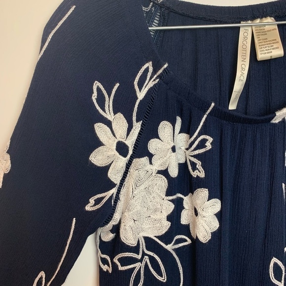 Forgotten Grace Floral Embroidered Peplum Top Sm - Picture 3 of 14